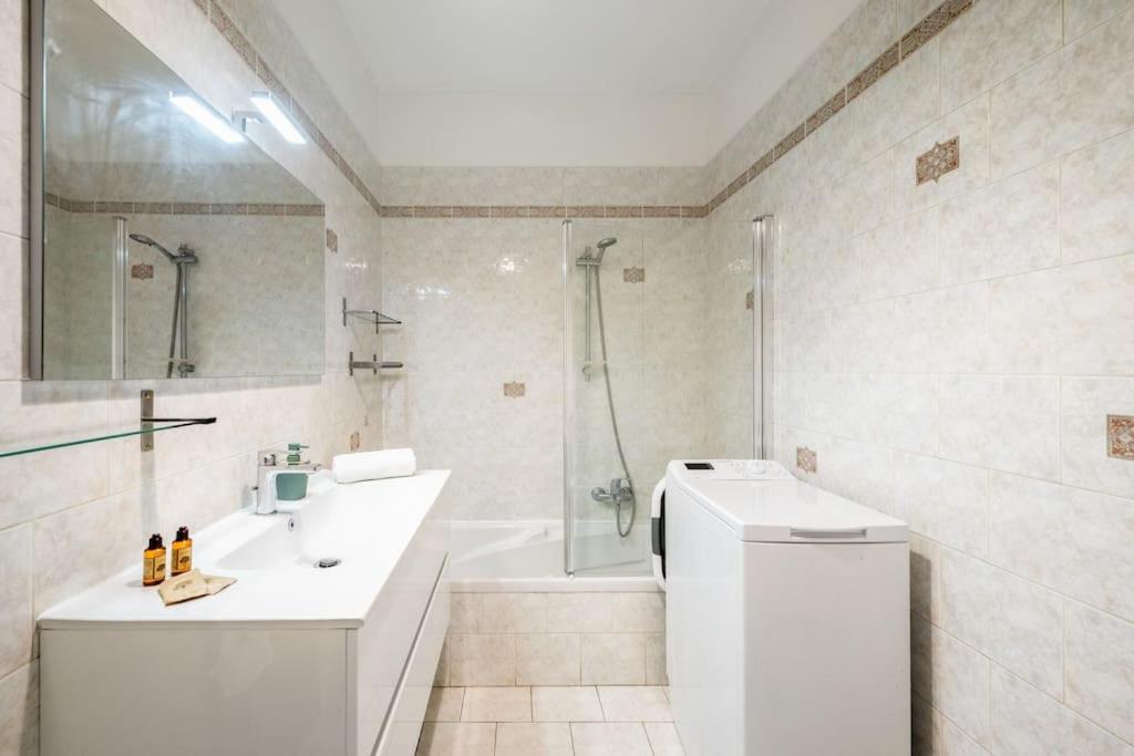 La Villa Julia - Calme - Spacieux - Parking Prive - Climatisation ม็องตง ภายนอก รูปภาพ