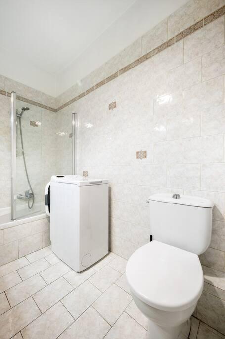 La Villa Julia - Calme - Spacieux - Parking Prive - Climatisation ม็องตง ภายนอก รูปภาพ